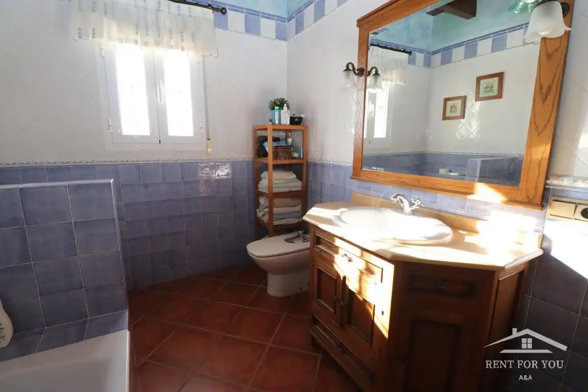 Bany de Casa o xalet de lloguer en Alhaurín El Grande amb Aire condicionat, Jardí privat i Terrassa