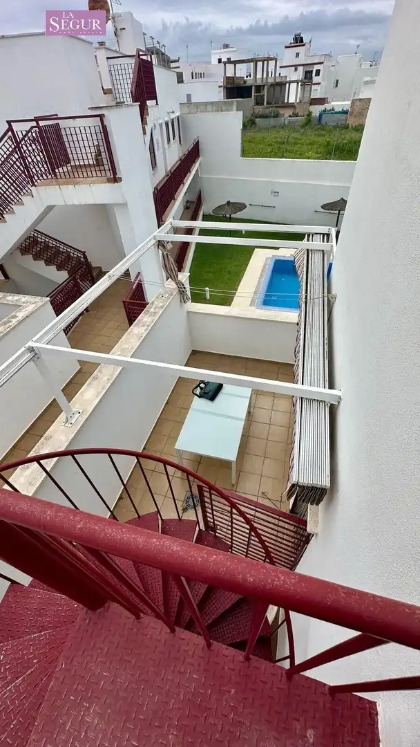 Piscina de Àtic en venda en Conil de la Frontera amb Aire condicionat, Terrassa i Balcó