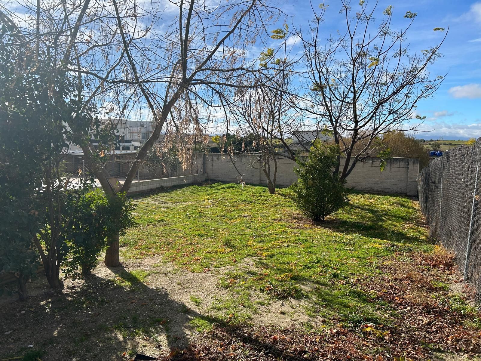 Single-family semi-detached to rent in Quijorna