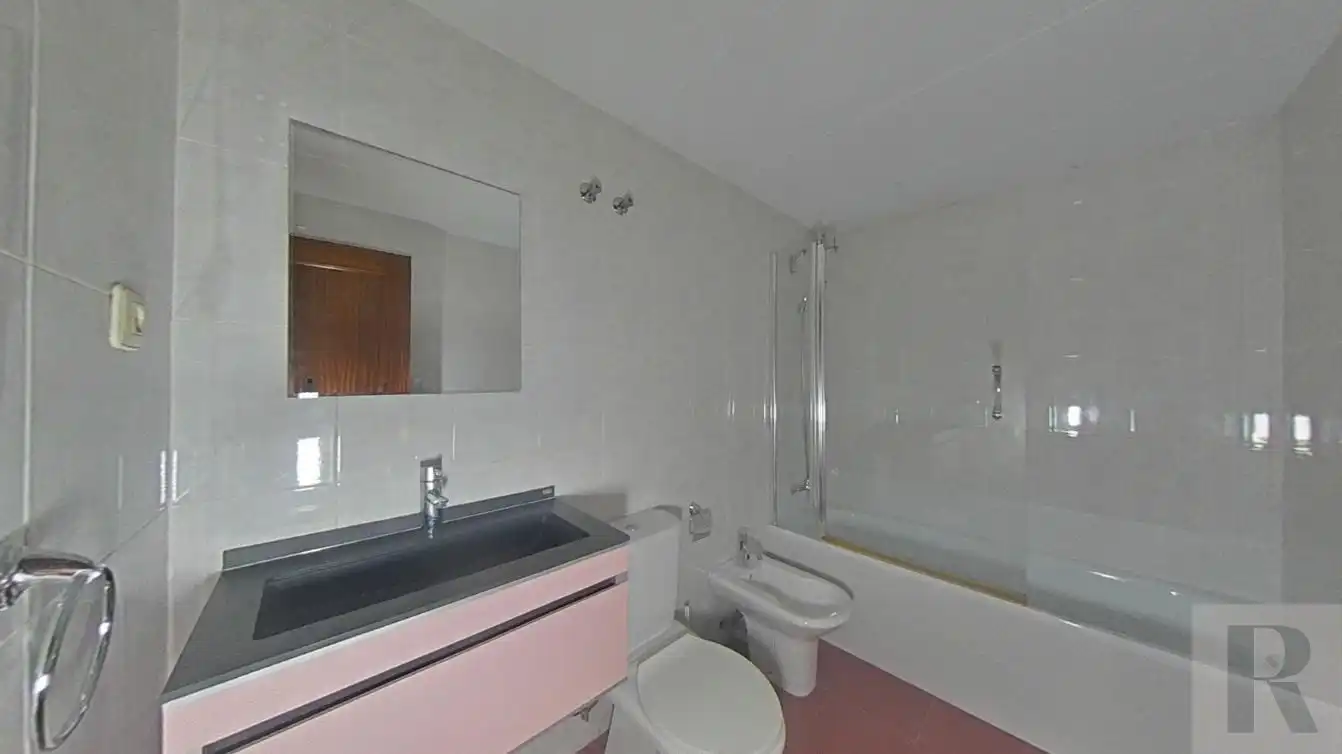 Baño de Piso en venta en Sabadell con Calefacción y Terraza