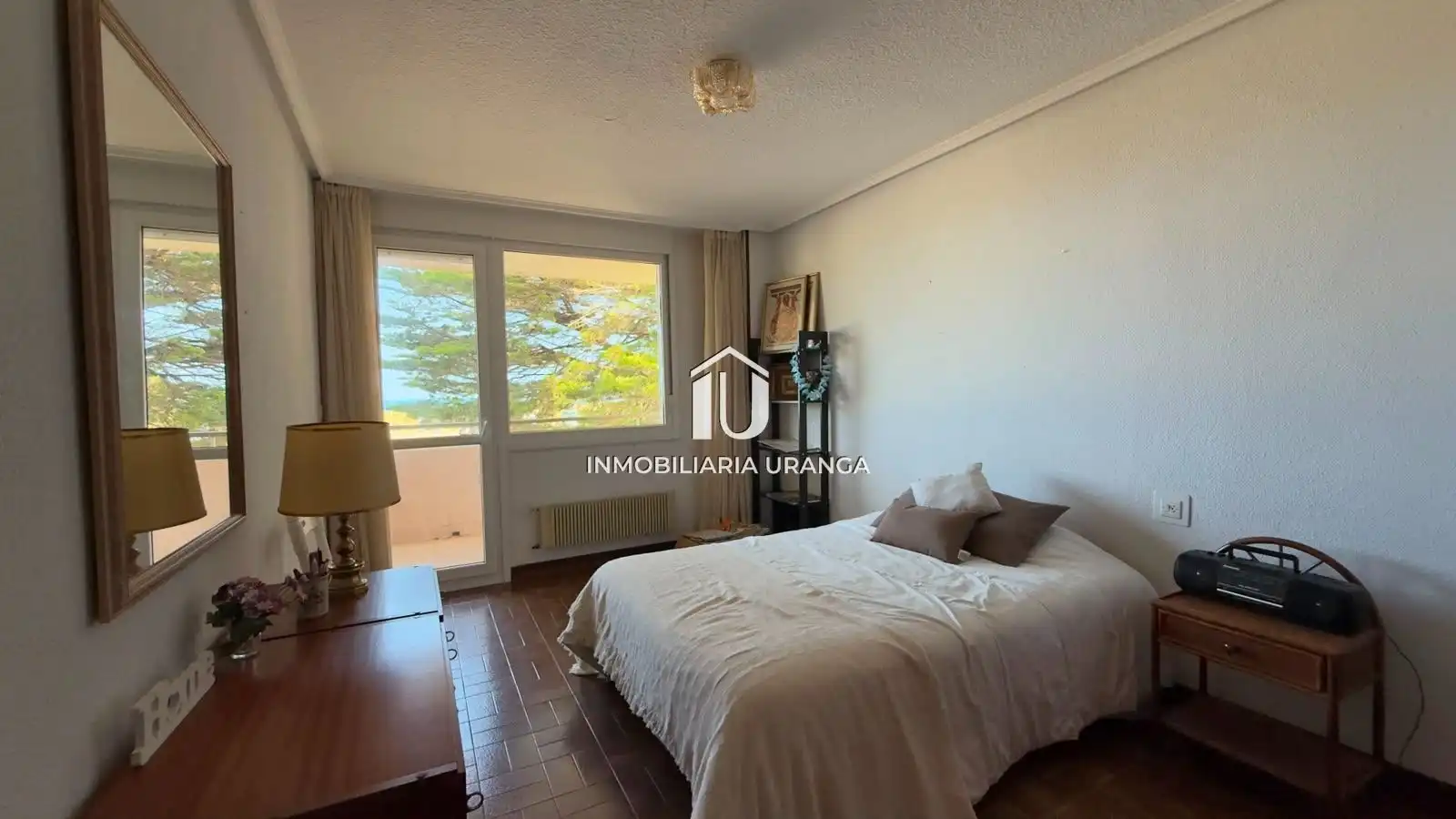 Habitación de Piso en venta en Laredo con Calefacción, Terraza y Piscina comunitaria