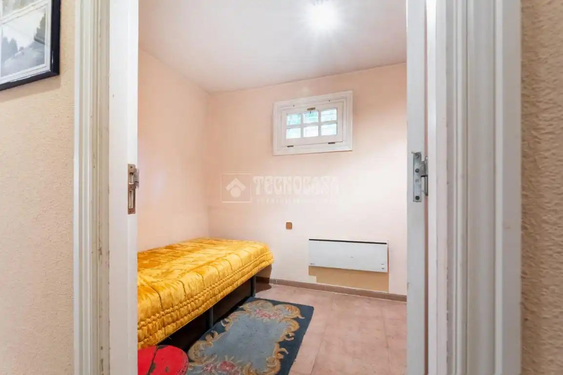 Dormitori de Casa adosada en venda en Torrelodones amb Calefacció i Piscina
