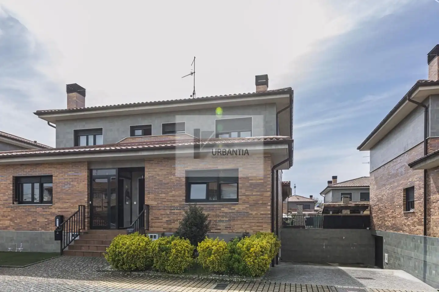 Vista exterior de Casa adosada en venta en Cendea de Olza / Oltza Zendea con Calefacción, Jardín privado y Parquet