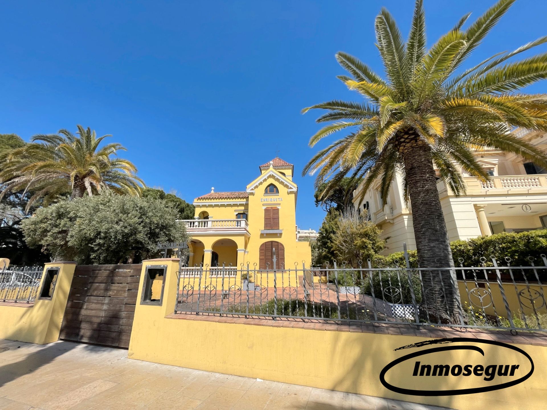 Vista exterior de Casa o xalet en venda en Salou amb Aire condicionat, Jardí privat i Terrassa