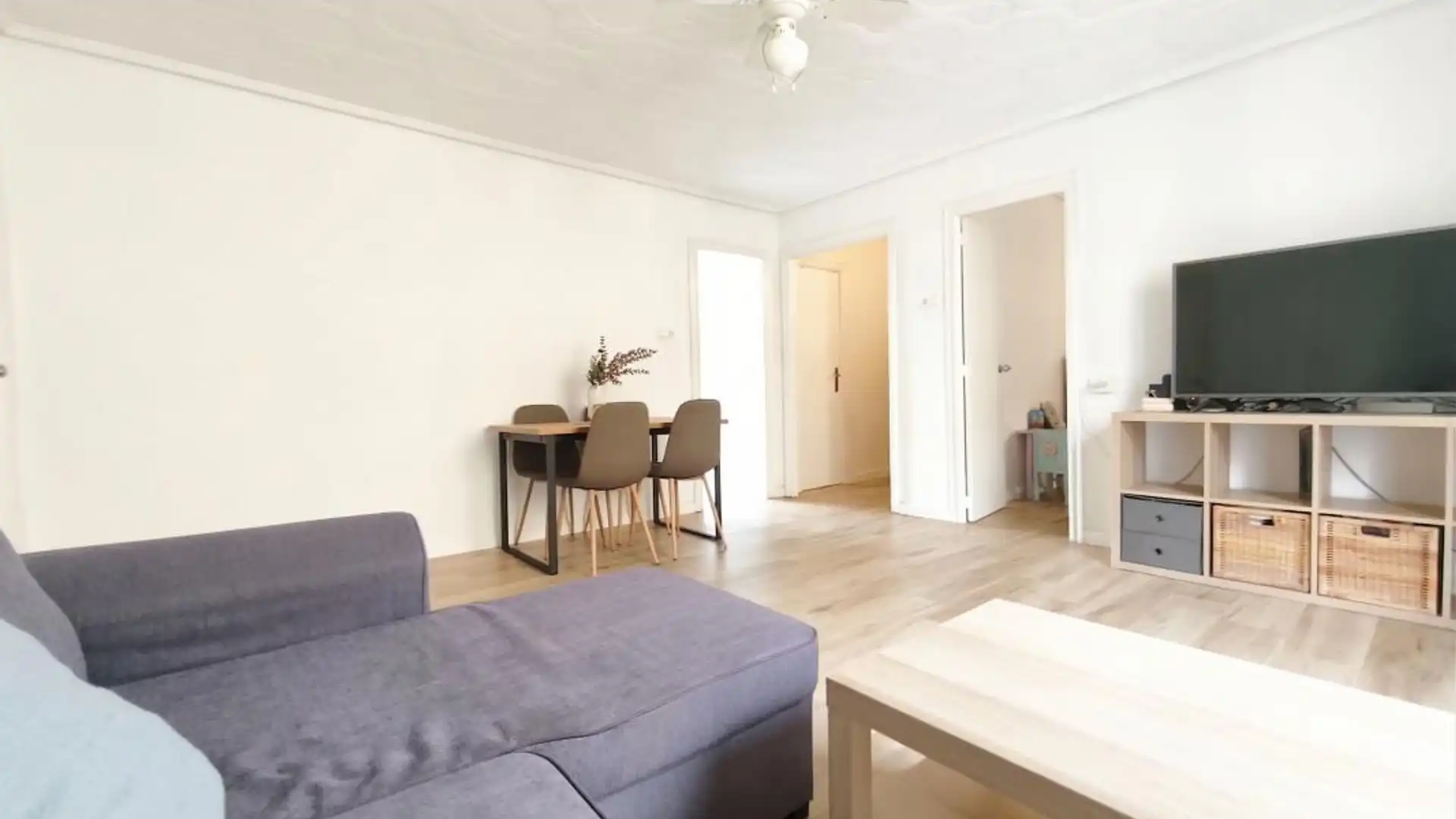 Sala de estar de Piso en venta en Alicante / Alacant con Calefacción y Amueblado