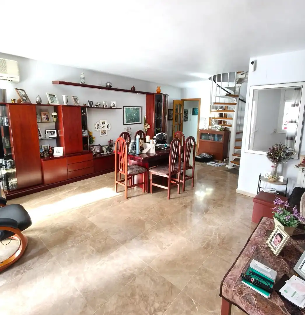 Esszimmer von Maisonette zum Verkauf in L'Hospitalet de Llobregat mit Klimaanlage, Heizung und Balkon