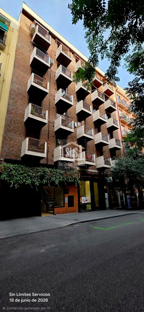 Flat with lift for sale in Andres Mellado 18