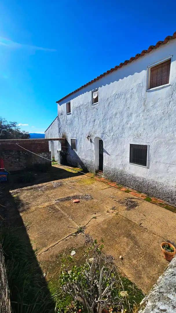 Vista exterior de Casa o xalet en venda en Almonaster la Real amb Jardí privat, Terrassa i Traster