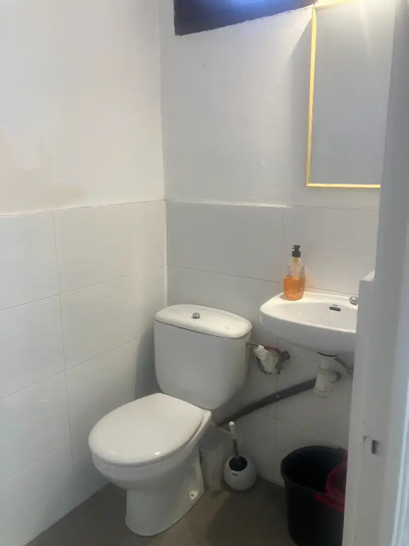 Bathroom of Commercial properties for rent in Badalona  with Air Conditioner, Parquet flooring and Furnished