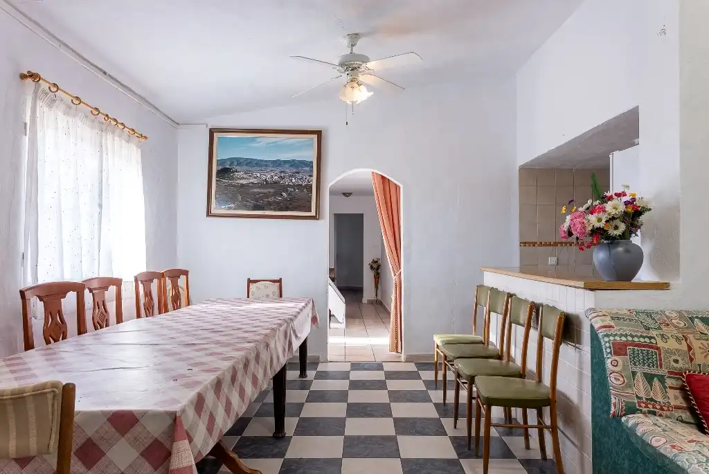 Comedor de Casa o chalet en venta en Castalla con Jardín privado, Piscina y Amueblado