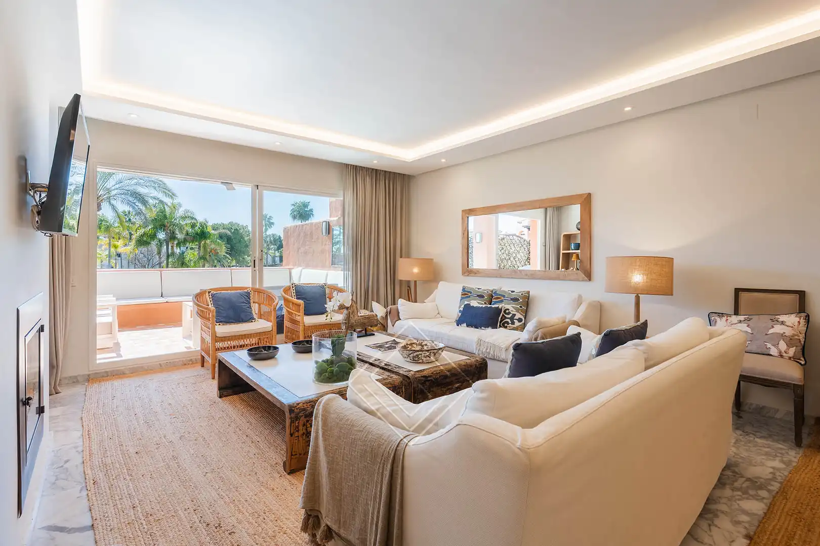 Sala d'estar de Àtic en venda en Estepona amb Aire condicionat, Terrassa i Moblat