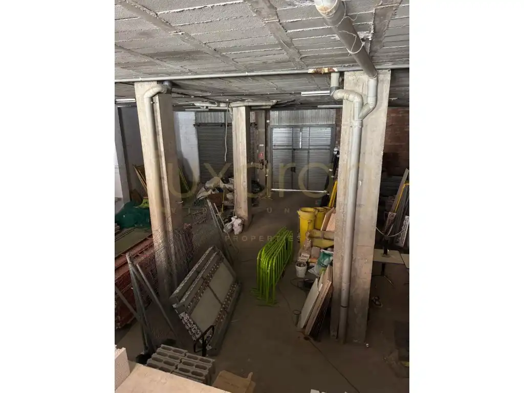 Local comercial en venta en Calle Indivil I Mandoni 15, imagen 2