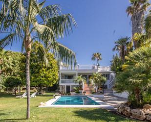 Jardí de Casa o xalet en venda en Marbella amb Aire condicionat, Terrassa i Piscina