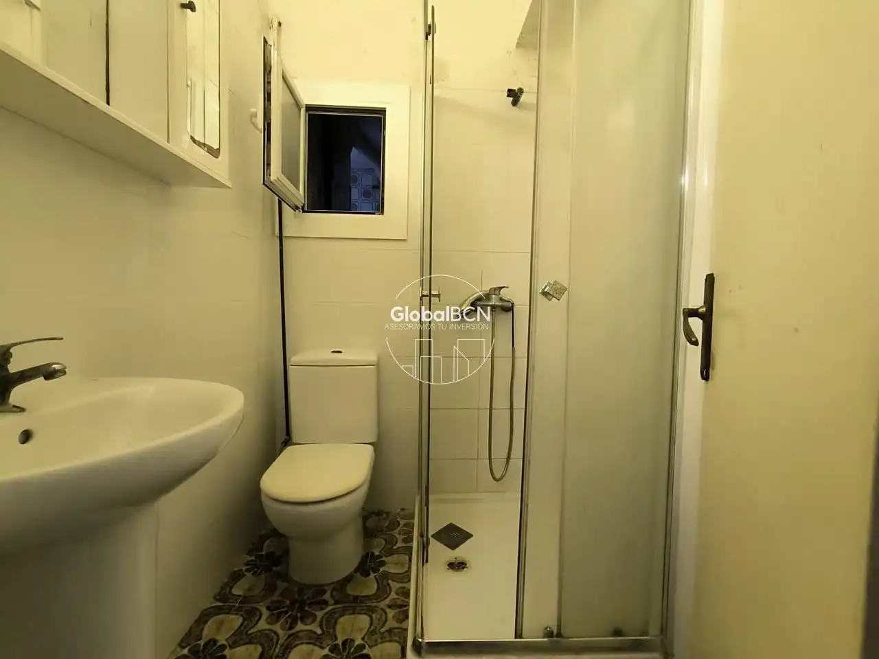 Baño de Piso en venta en L'Hospitalet de Llobregat con Aire acondicionado