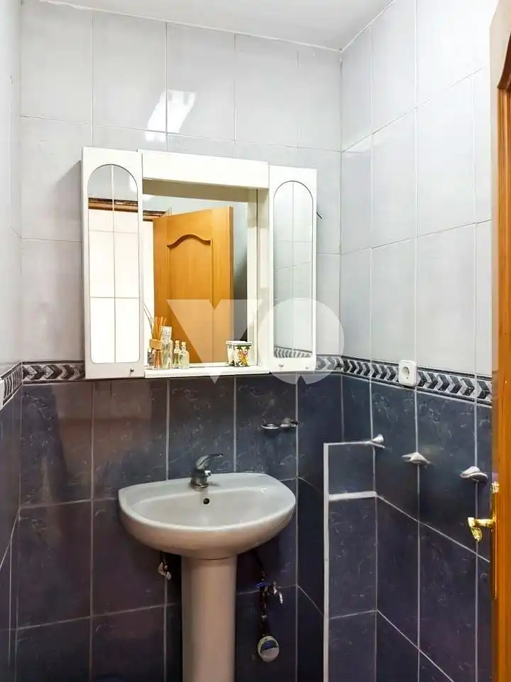 Bany de Local en venda en Madrid amb Aire condicionat