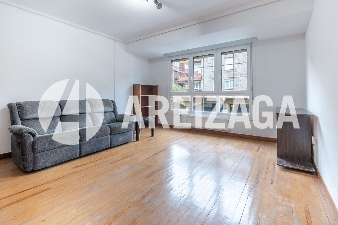 Pis en venda en Donostia - San Sebastián  amb Calefacció, Terrassa i Balcó