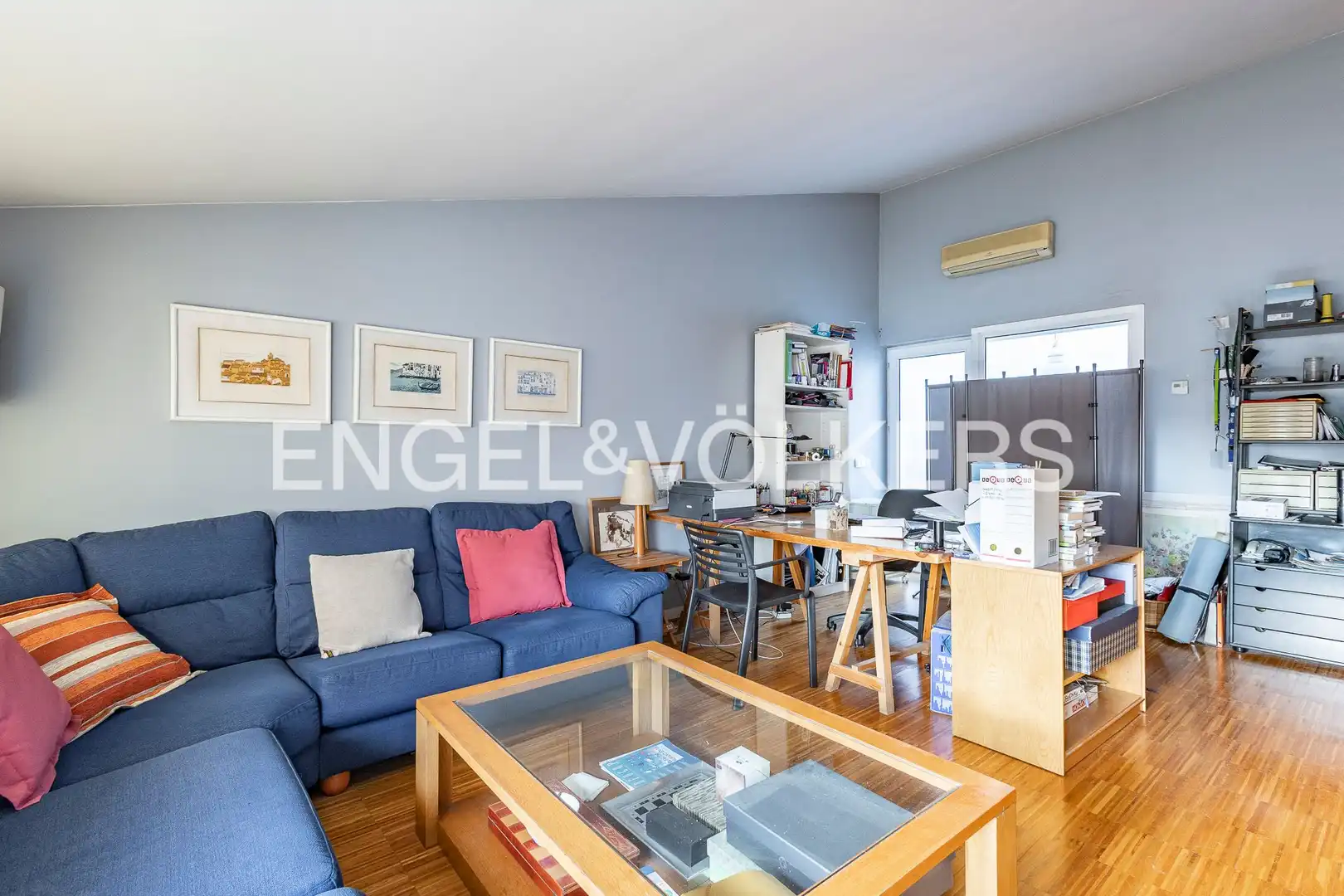 Sala d'estar de Casa o xalet en venda en Sant Joan Despí amb Aire condicionat, Calefacció i Jardí privat