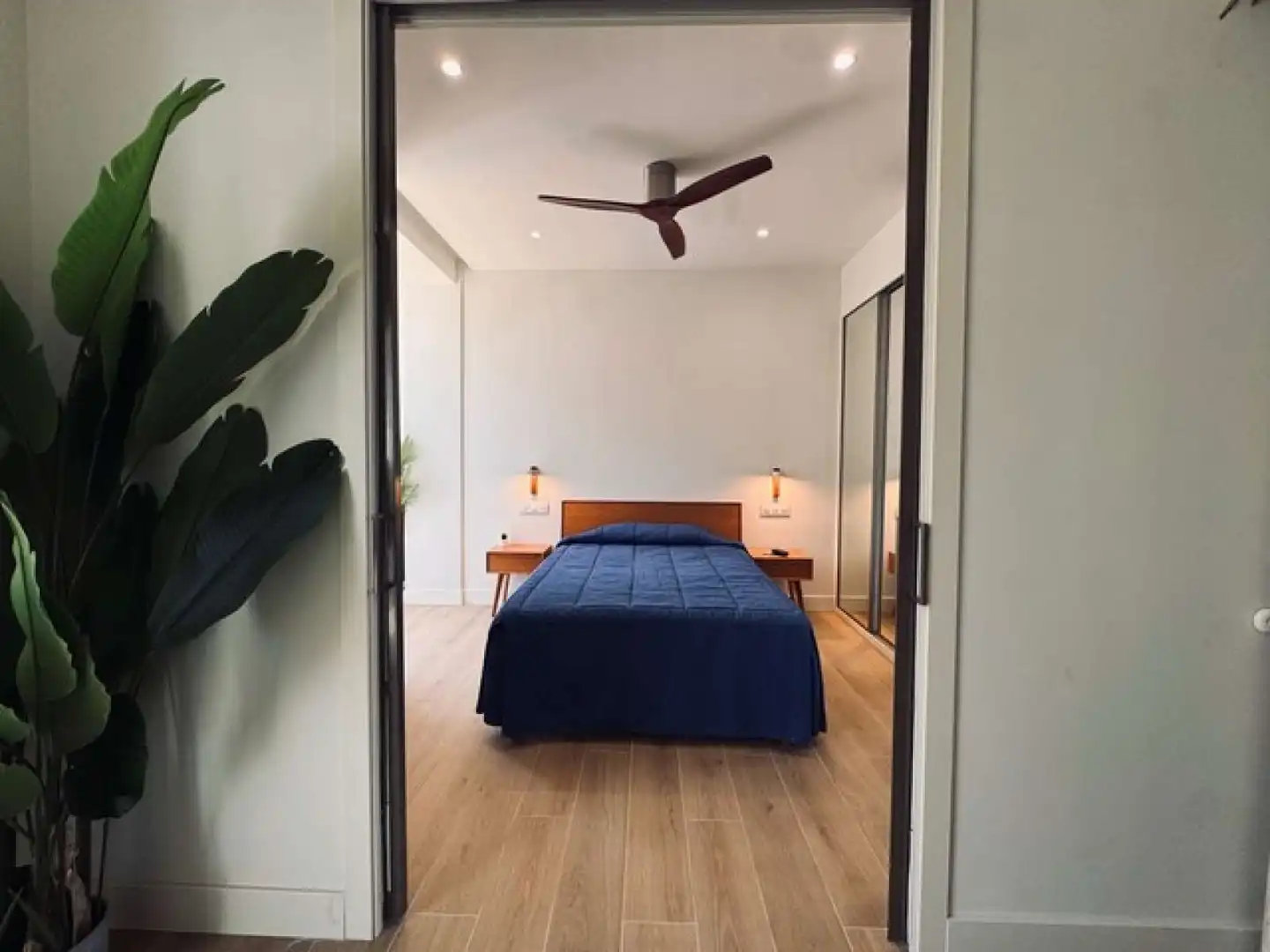 Dormitori de Apartament per a compartir en Madrid amb Aire condicionat, Terrassa i Moblat