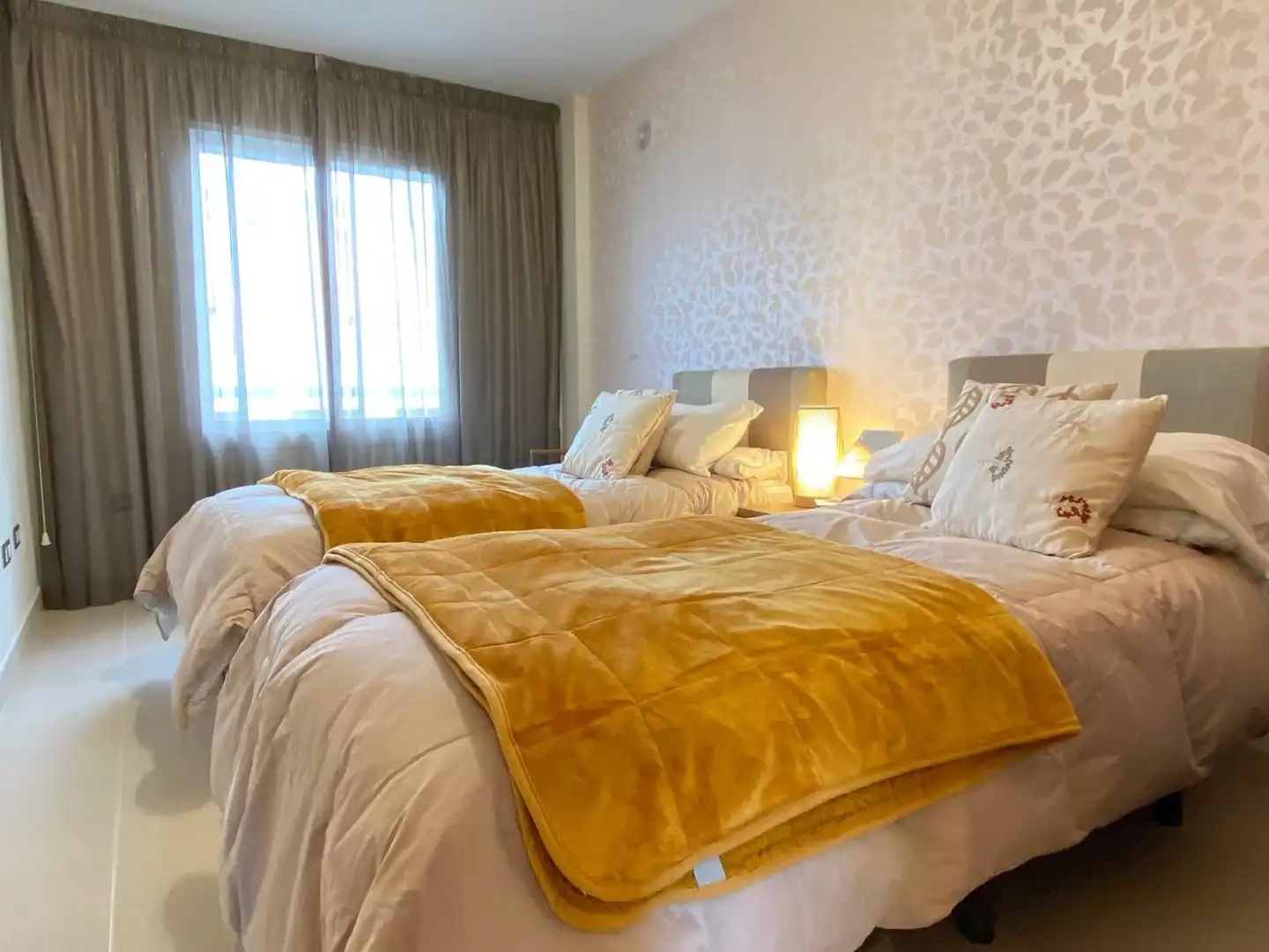 Habitación de Casa adosada en venta en Estepona con Aire acondicionado, Terraza y Amueblado
