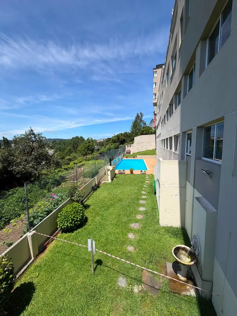 Piscina de Piso de alquiler en Lugo con Calefacción, Terraza y Amueblado