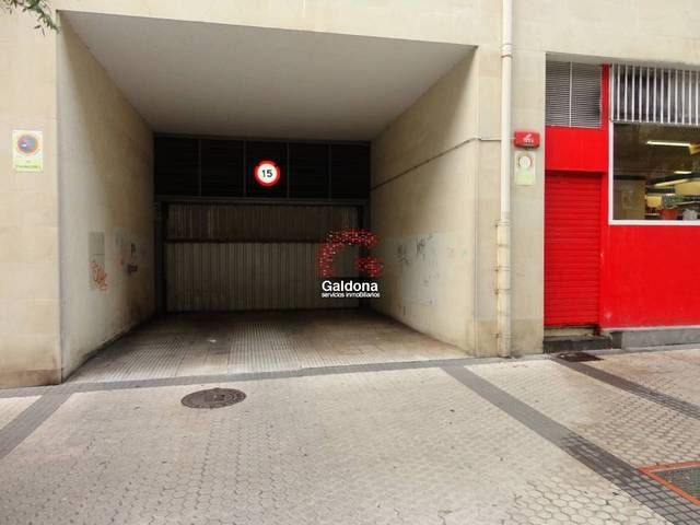 Garaje en Venta en Bertsolari Xalbador Kalea/ Jose Goikoa en Antiguo