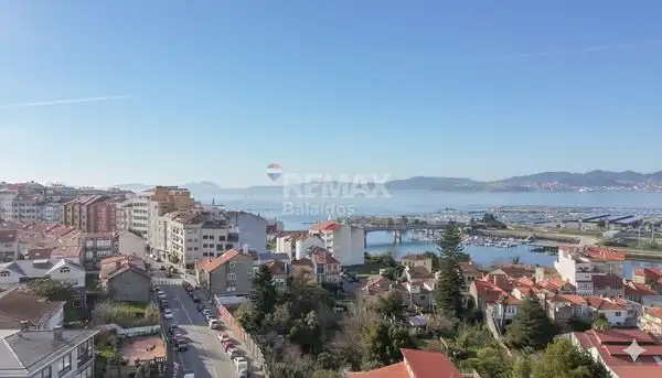 Vista exterior de Piso en venta en Vigo  con Parquet y Terraza