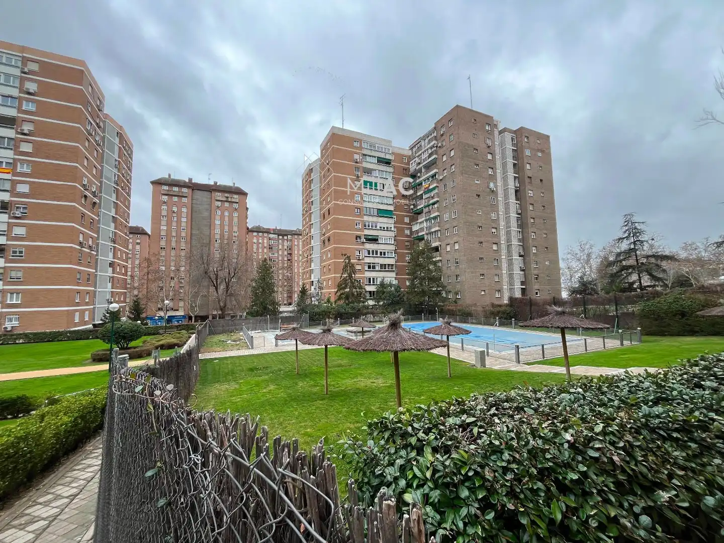 Vista exterior de Piso en venta en Madrid con Calefacción, Terraza y Piscina