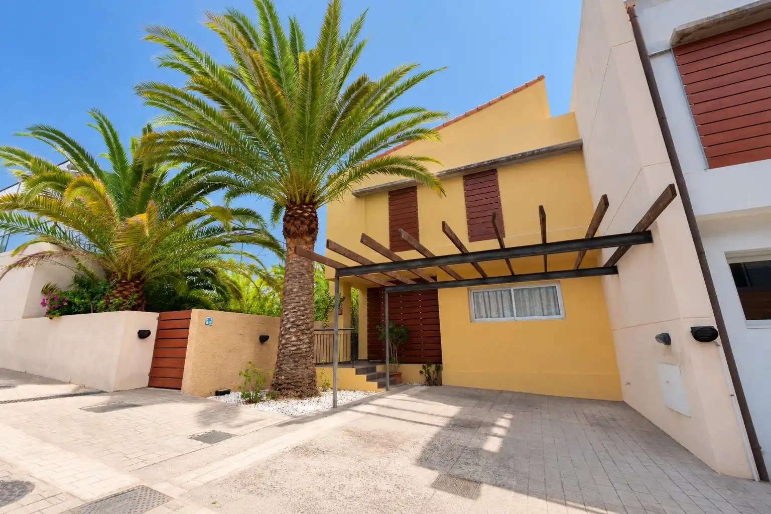 Casa bifamiliare con piscina in affitto a Avenida Avenida Pesqueros, imagen 2
