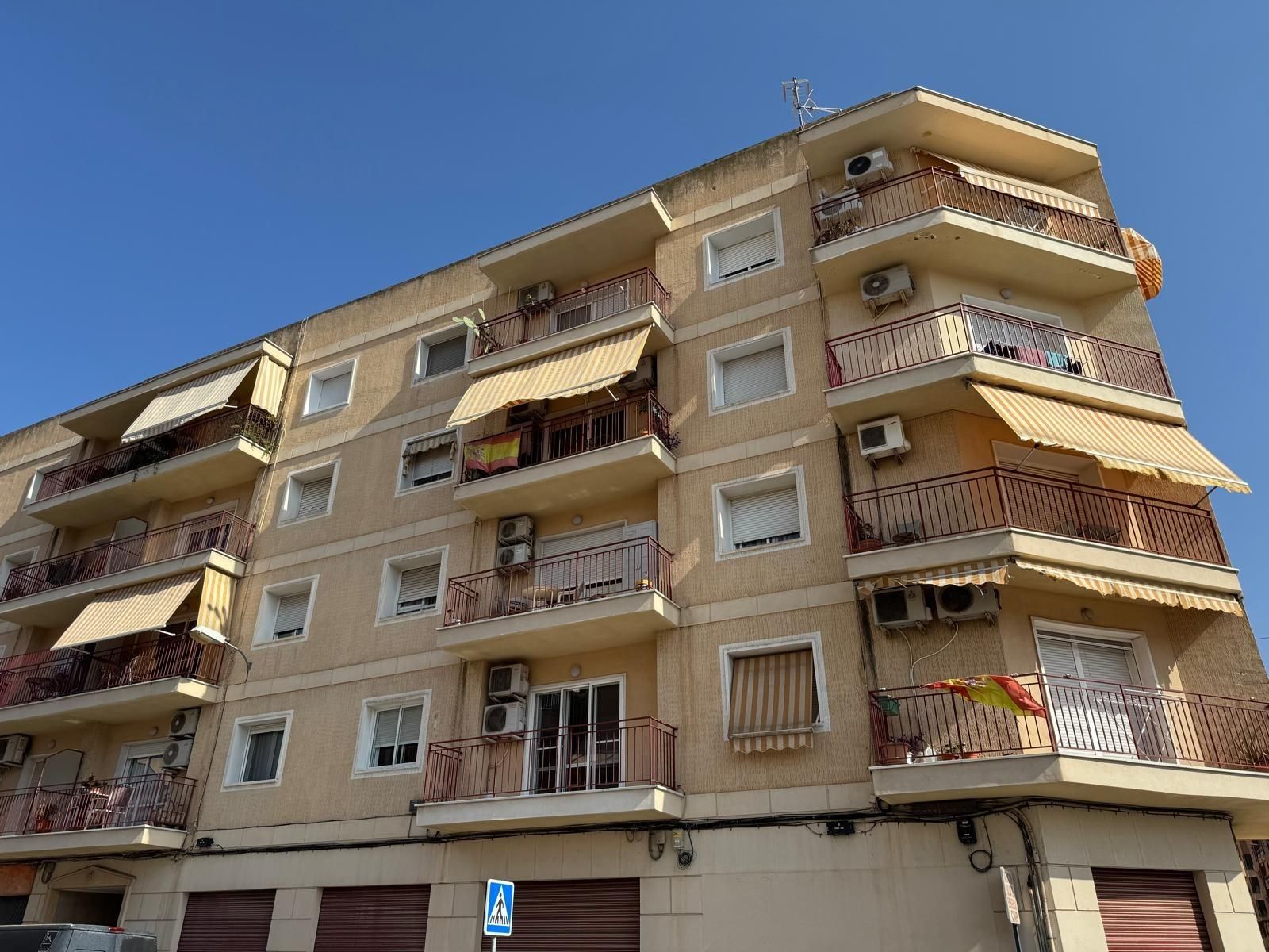 Vista exterior de Pis en venda en Orihuela amb Terrassa i Balcó