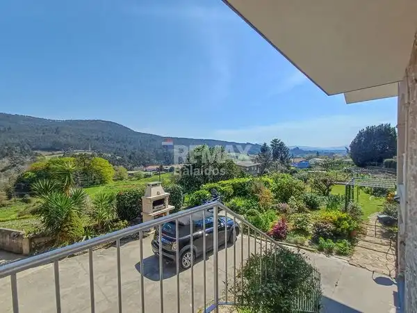 Vista exterior de Casa o xalet en venda en O Rosal   amb Calefacció, Jardí privat i Terrassa
