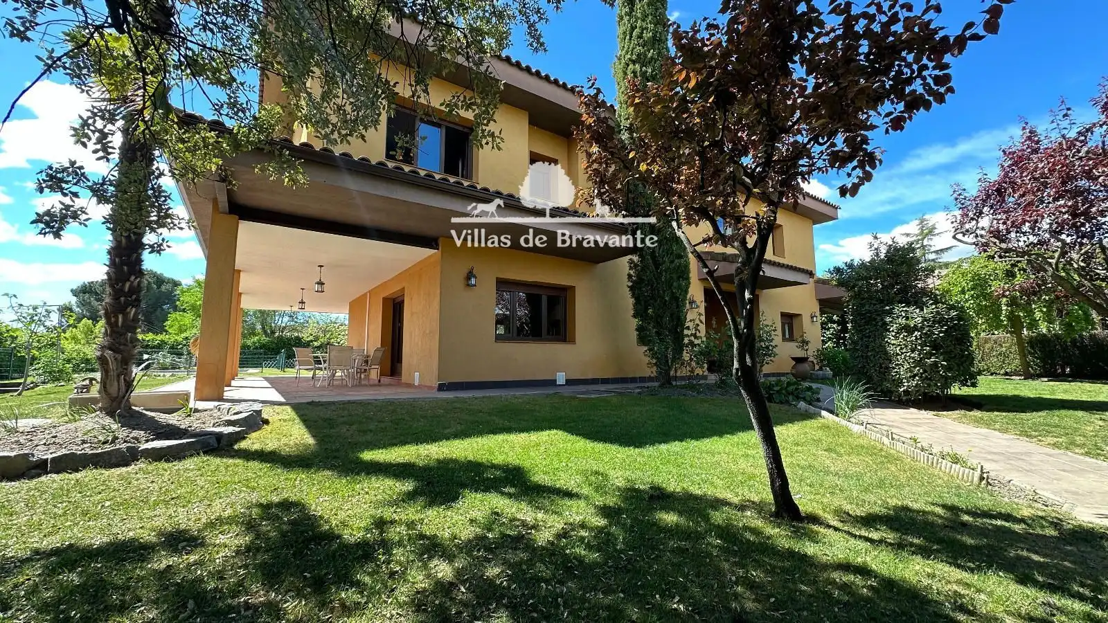 Exterior view of Houses for sale in Villanueva de la Cañada  with Air Conditioner, Heating and Parquet flooring
