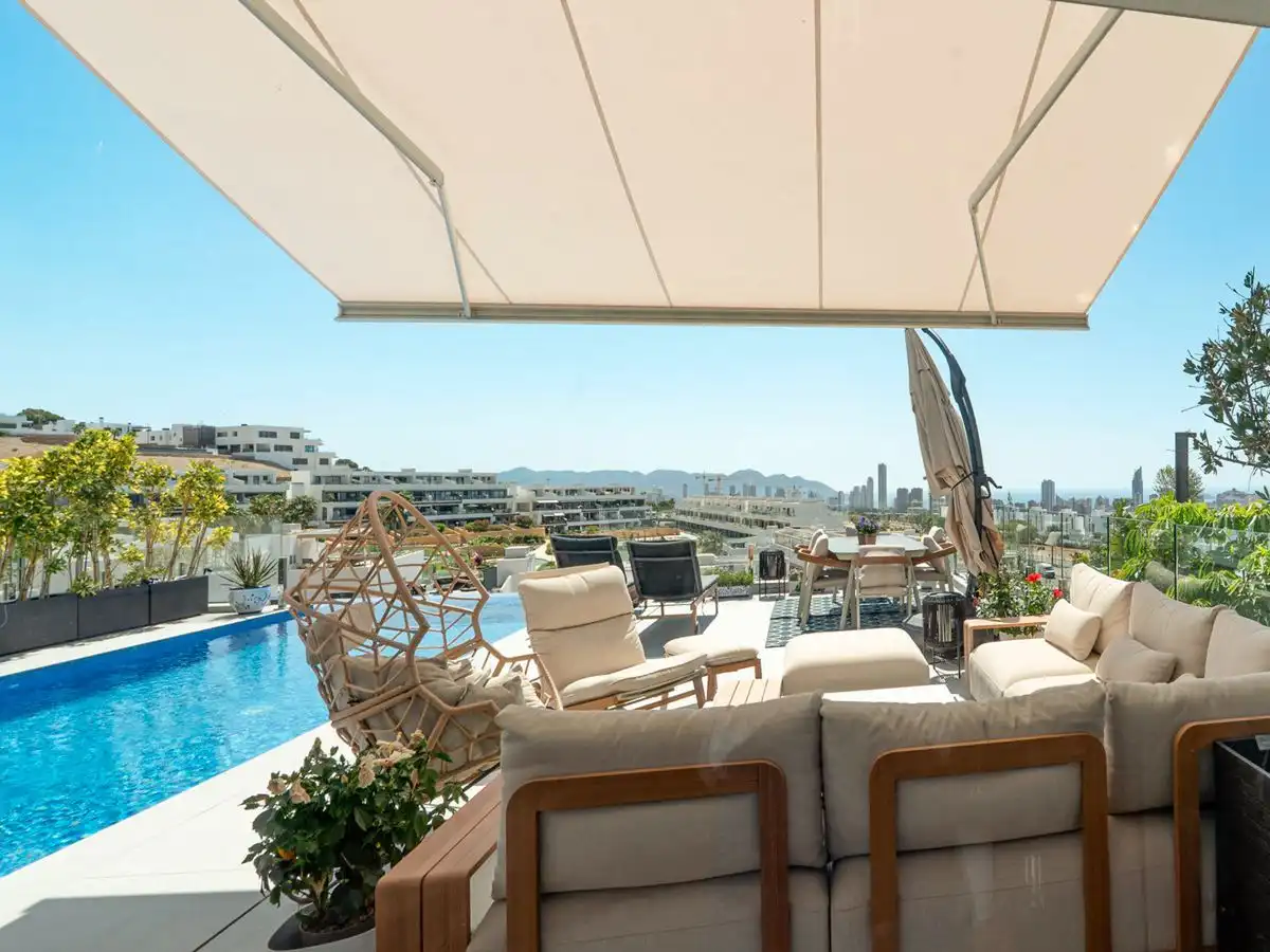 Chalet con piscina en venta en Golf Bahía, imagen 4