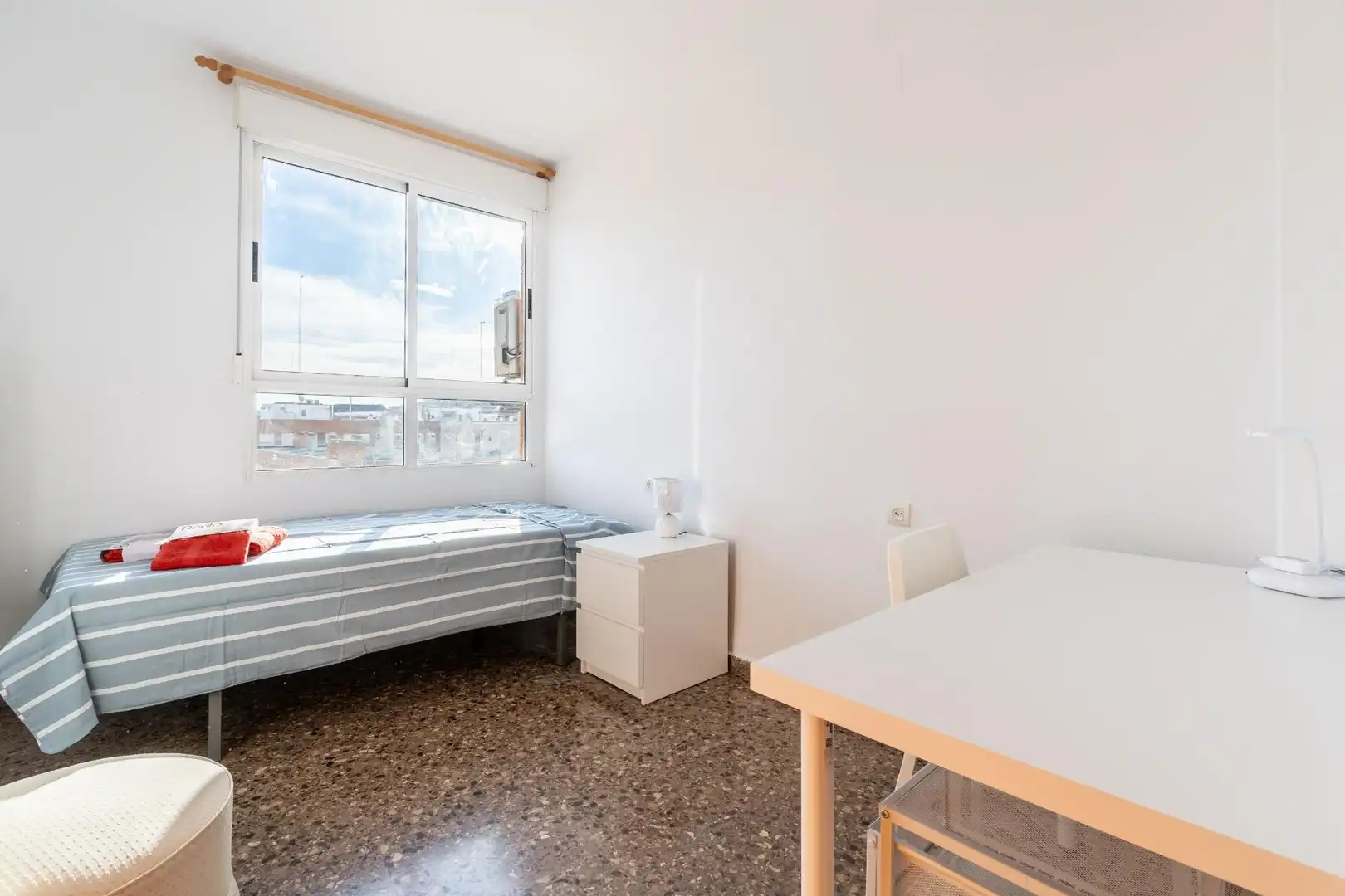Habitación de Piso de alquiler en Valencia con Aire acondicionado, Calefacción y Amueblado