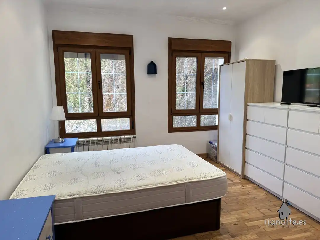 Dormitori de Apartament en venda en Ribadesella amb Calefacció i Terrassa
