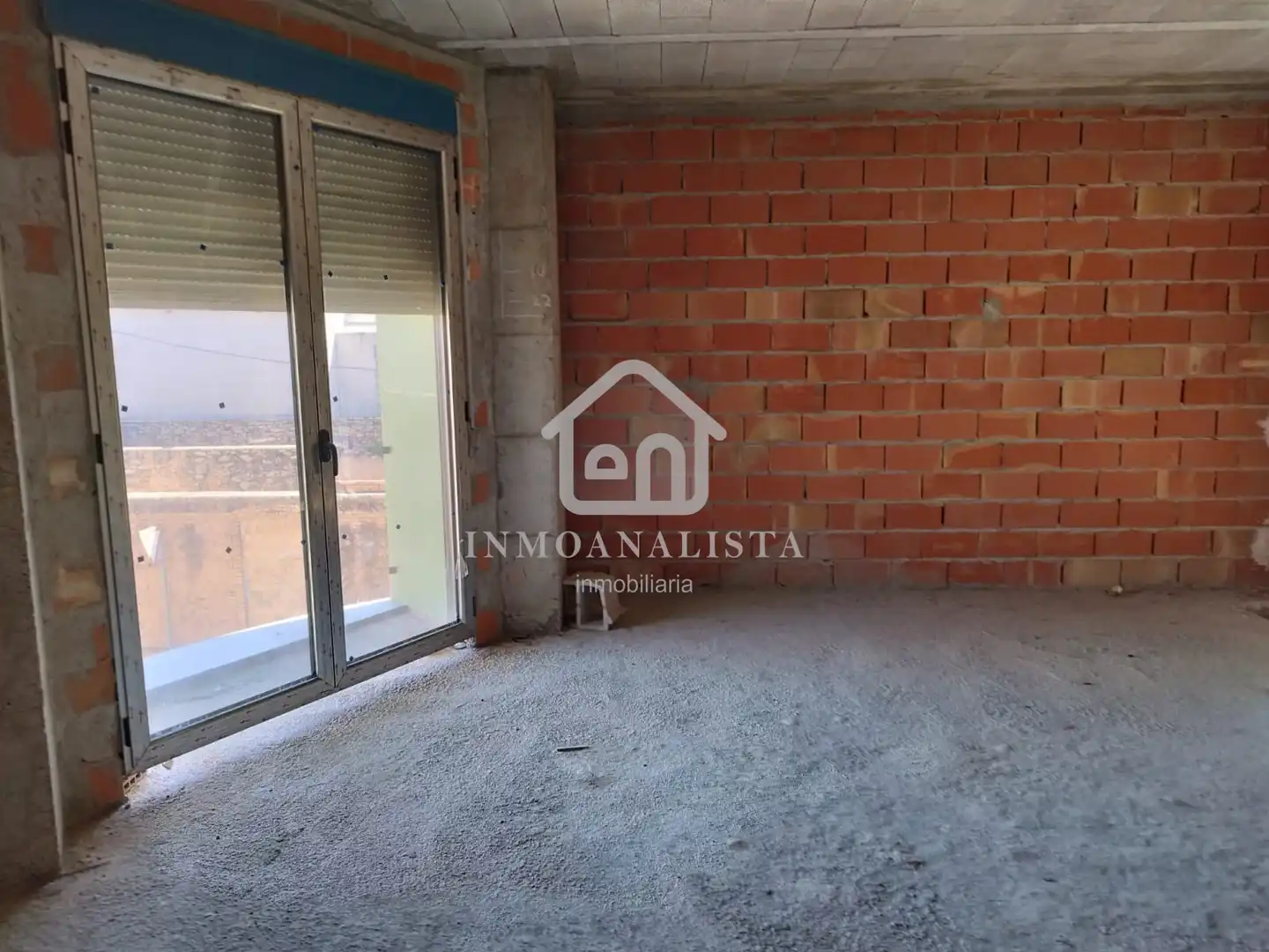 Vista exterior de Casa adosada en venta en Requena con Balcón