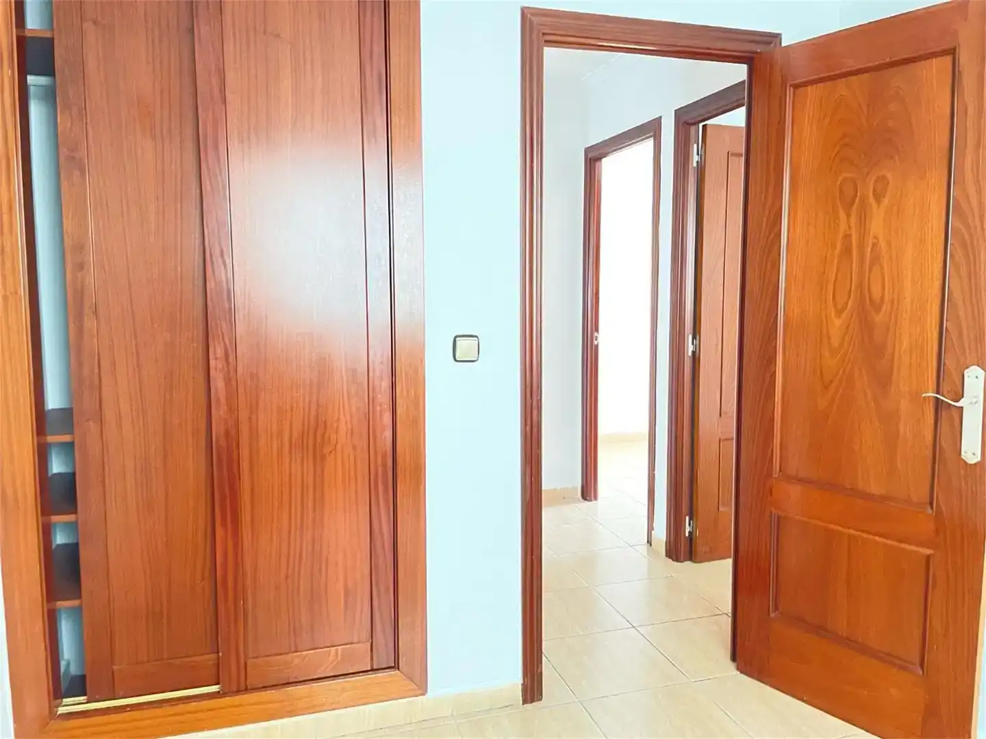 Wohnung zum Verkauf in Ceuta mit Klimaanlage, Privatgarten und Schwimmbad