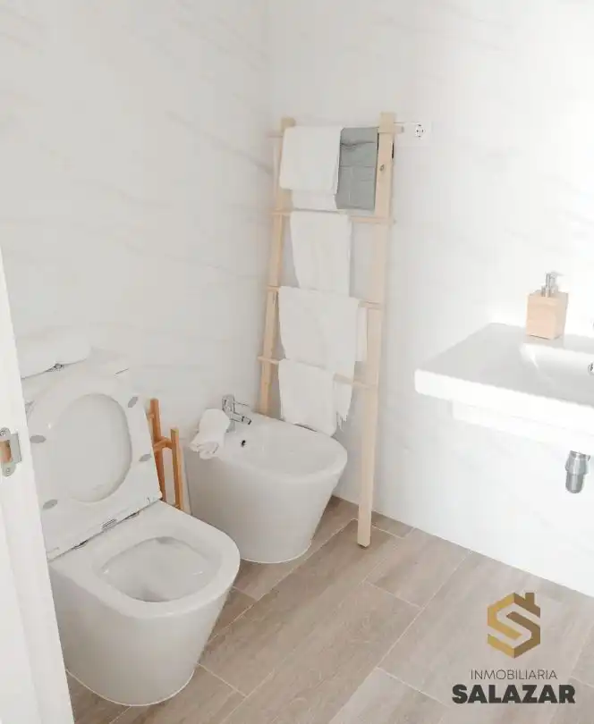 Baño de Ático de alquiler en Bilbao  con Calefacción, Jardín privado y Terraza