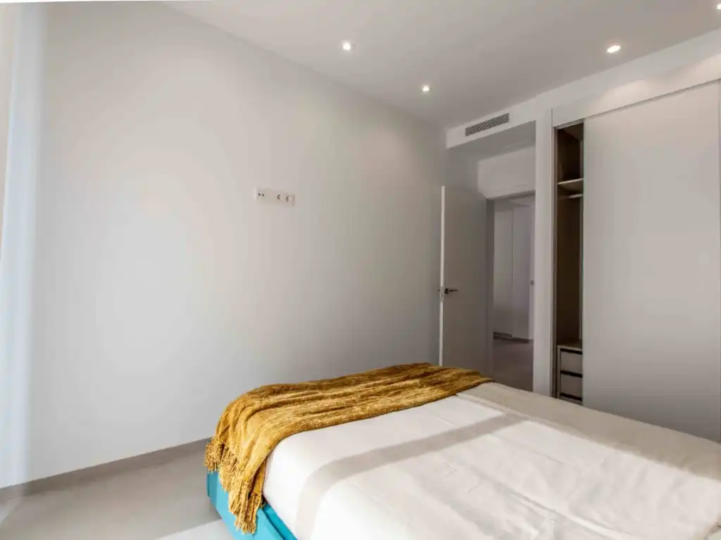 Dormitori de Apartament en venda en Finestrat amb Jardí privat i Piscina