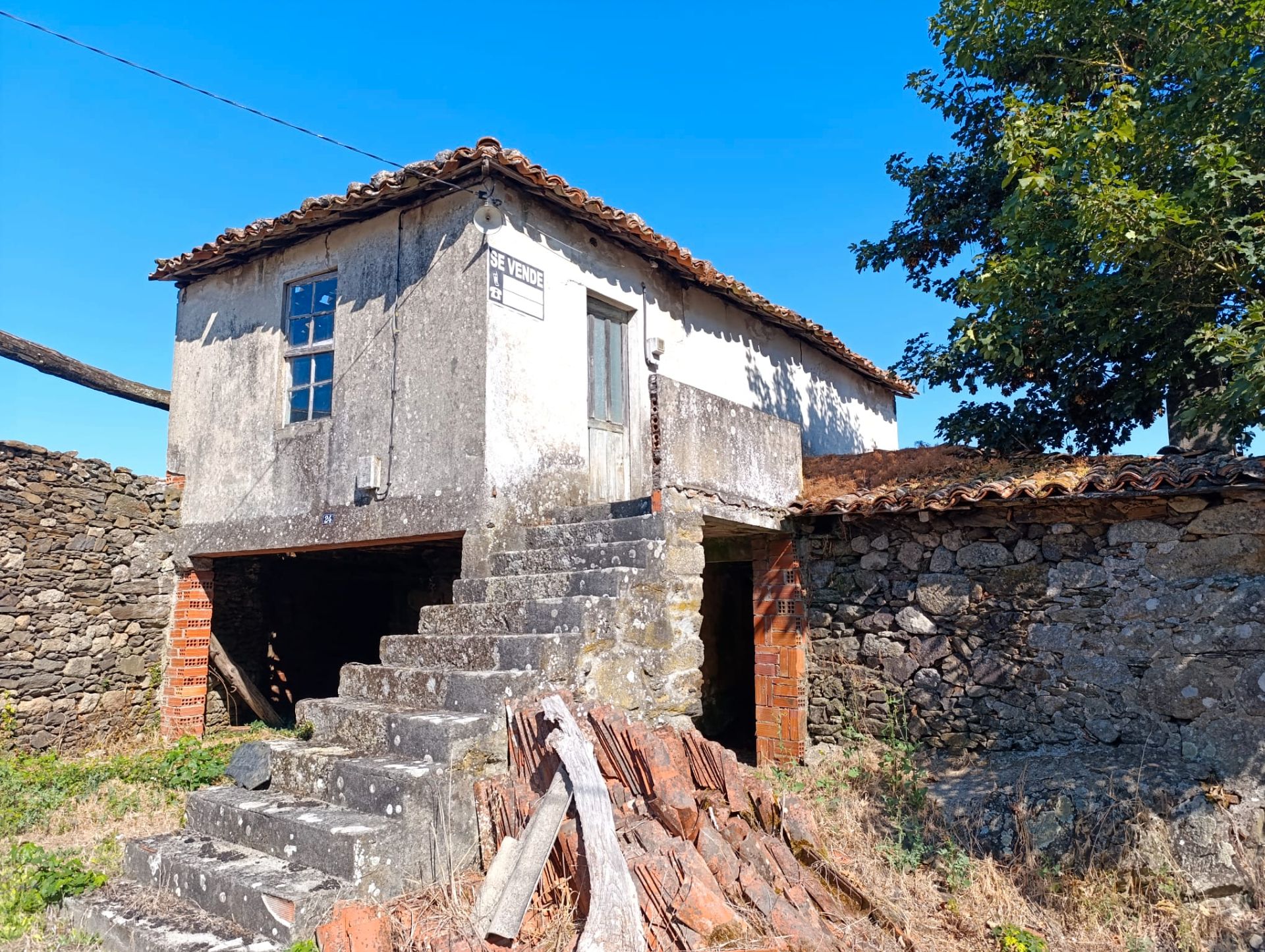 Vista exterior de Finca rústica en venda en O Saviñao  amb Jardí privat i Balcó