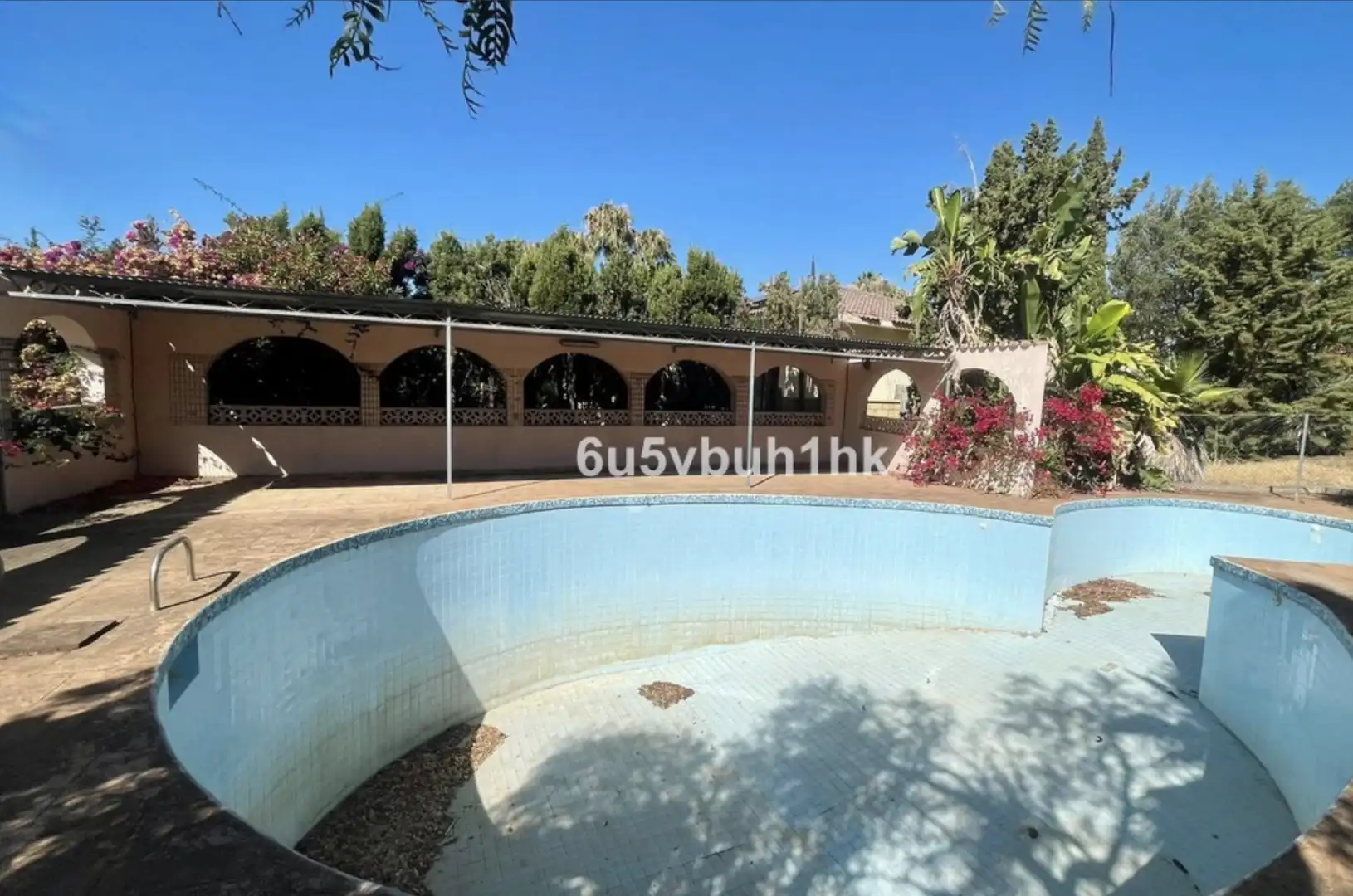Chalet con piscina en venta en Calle Hungria 30B, imagen 16