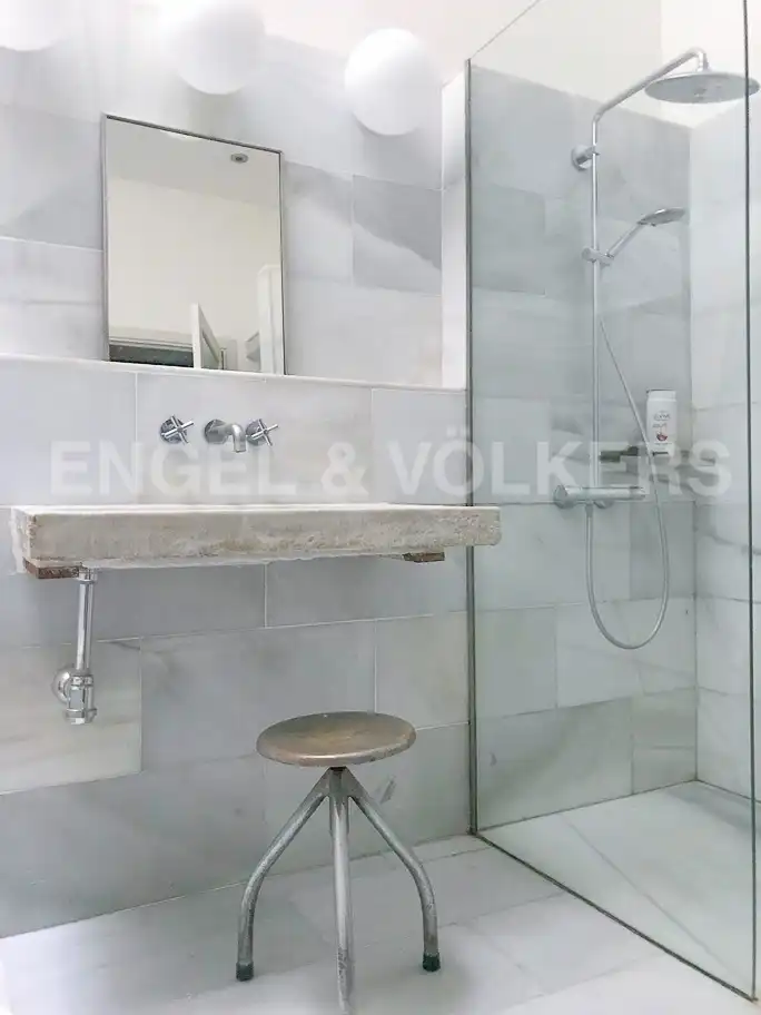 Badezimmer von Wohnung zur Miete in Barcelona mit Klimaanlage, Heizung und Privatgarten