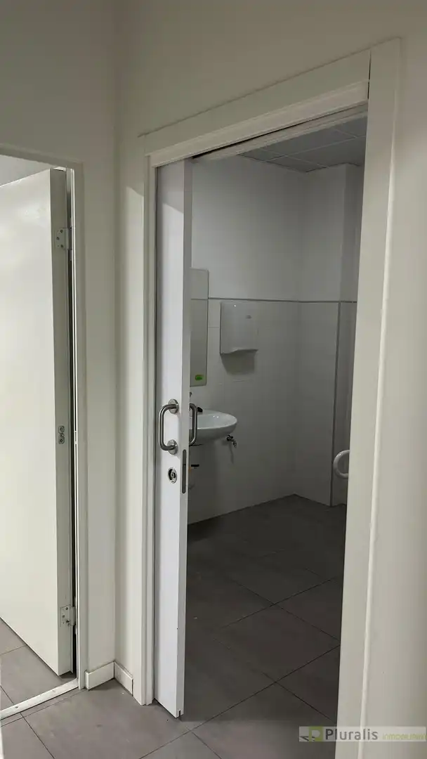 Bany de Local de lloguer en Illescas amb Aire condicionat