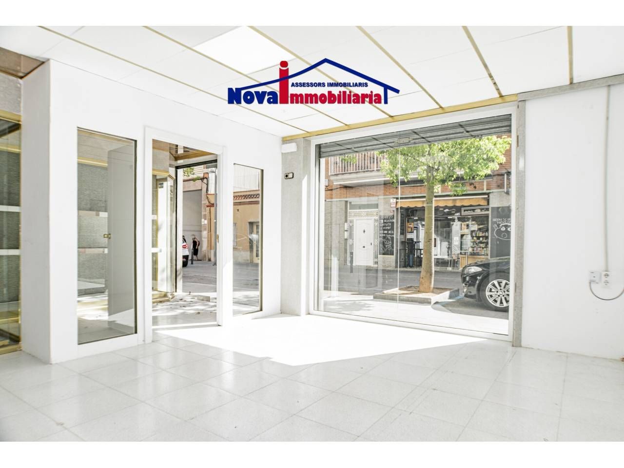 Vista exterior de Local de alquiler en Viladecans