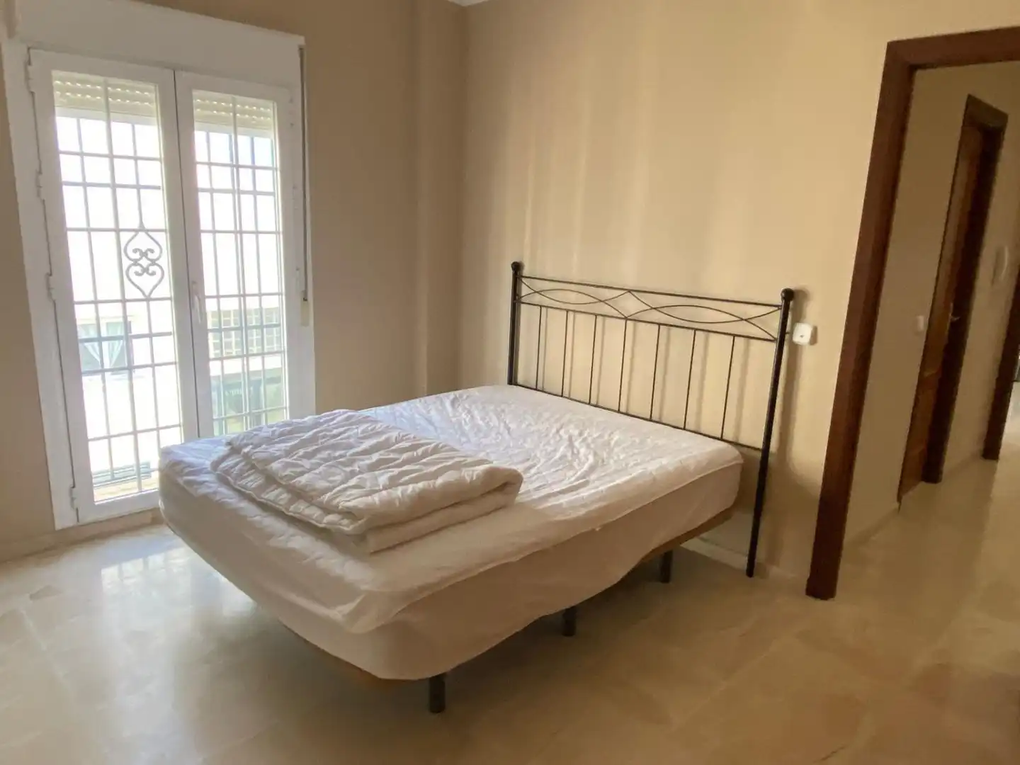 Habitación de Casa adosada en venta en Conil de la Frontera con Aire acondicionado, Terraza y Trastero