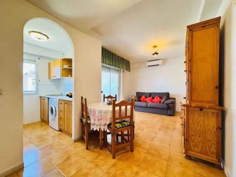 Sala d'estar de Apartament en venda en Torrevieja amb Aire condicionat, Moblat i Piscina comunitària