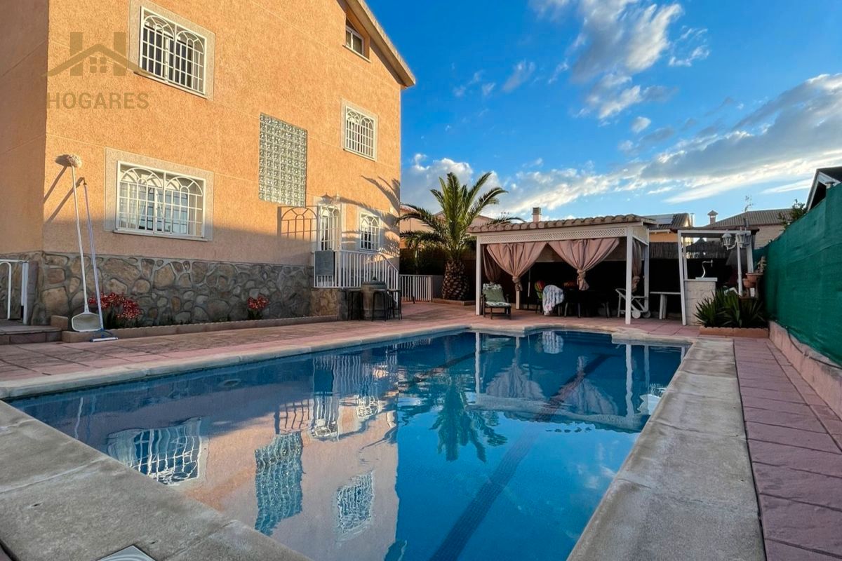 Piscina de Casa o chalet en venta en Méntrida con Aire acondicionado, Calefacción y Jardín privado
