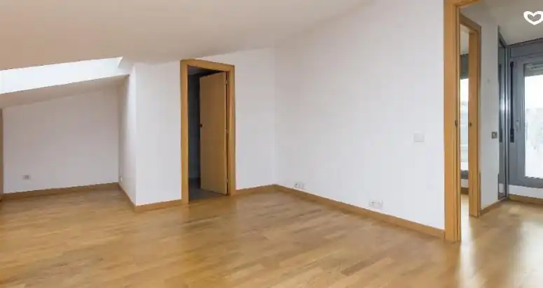 Piso en venta en Carrer Moianès, Hostal