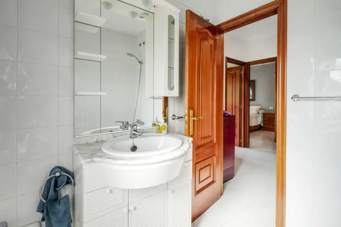 Baño de Casa o chalet en venta en A Laracha   con Calefacción, Jardín privado y Trastero
