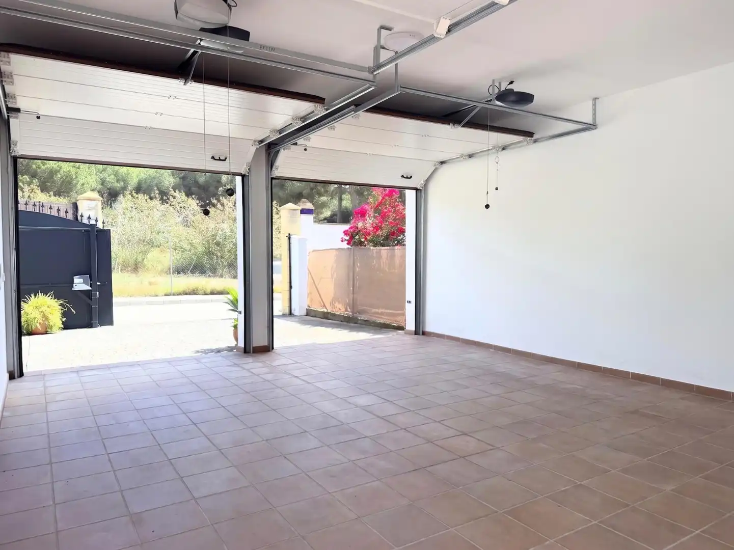 Houses for sale in Hinojos  with Air Conditioner, Heating and Private garden