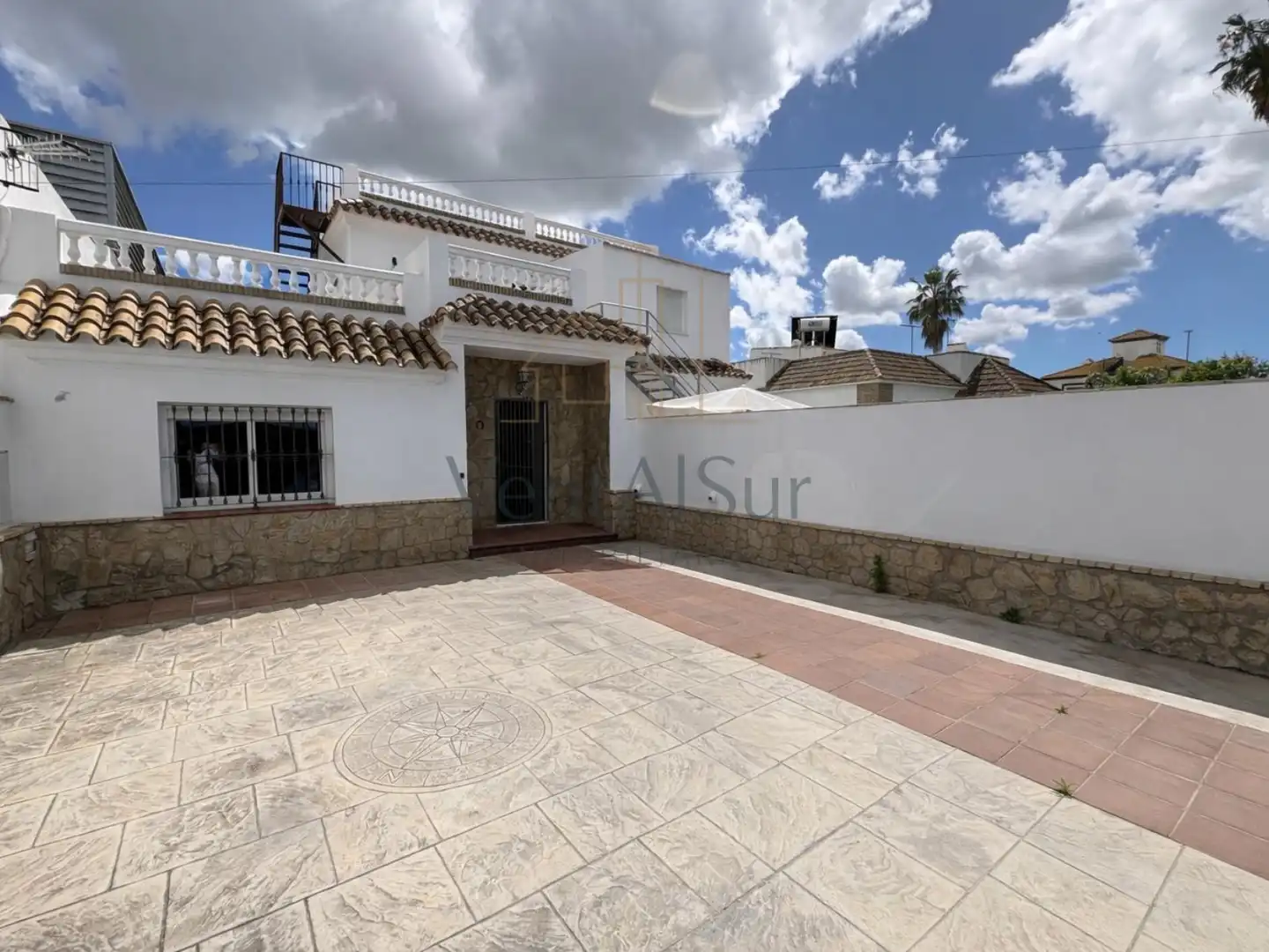 Exterior view of Houses for sale in Sanlúcar de Barrameda  with Air Conditioner, Terrace and Furnished